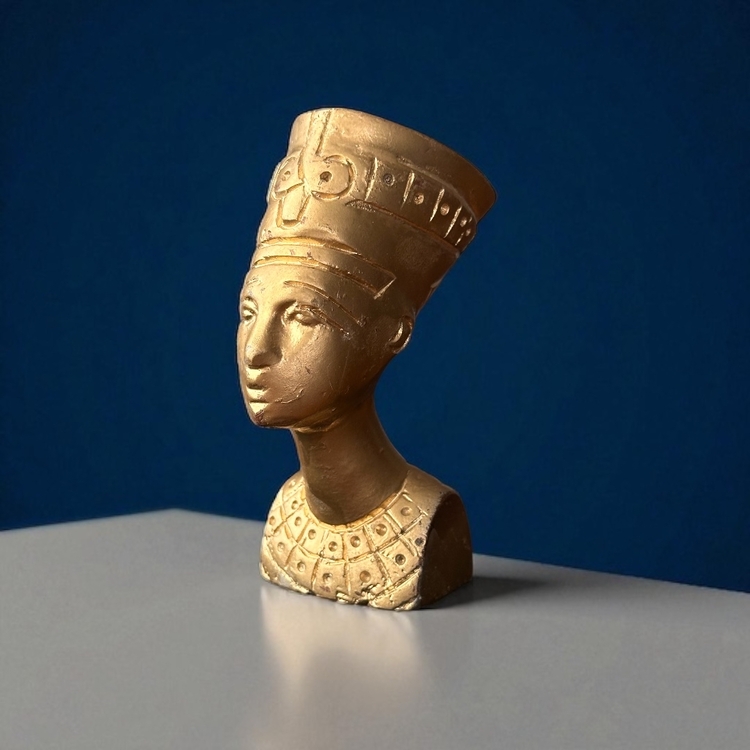 Nefertiti Büstü