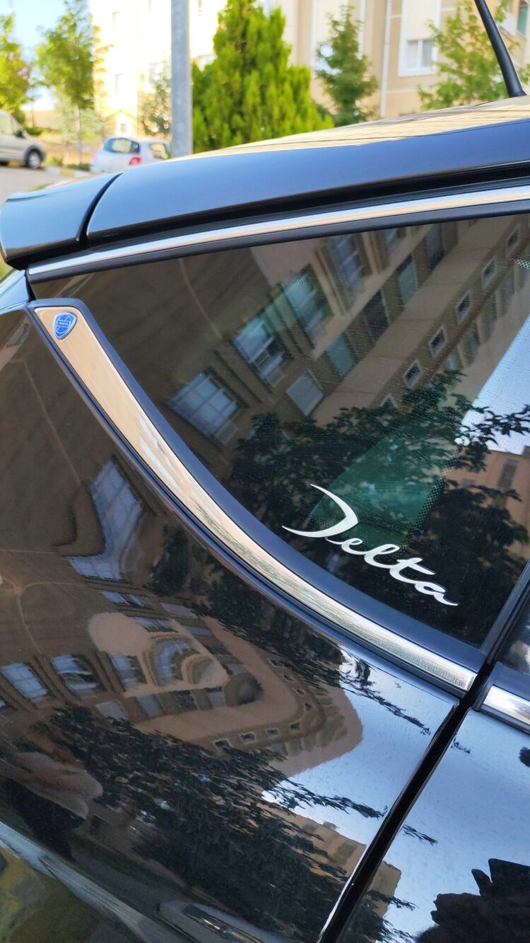 1 adet Arka Cam Lancia Logo + 3 adet Delta logo