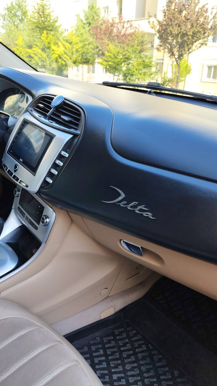 1 adet Arka Cam Lancia Logo + 3 adet Delta logo