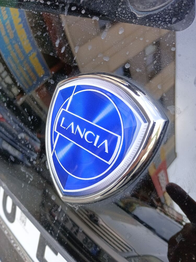 Lancia Delta Ön ve Arka Logo + kelebek cam logo