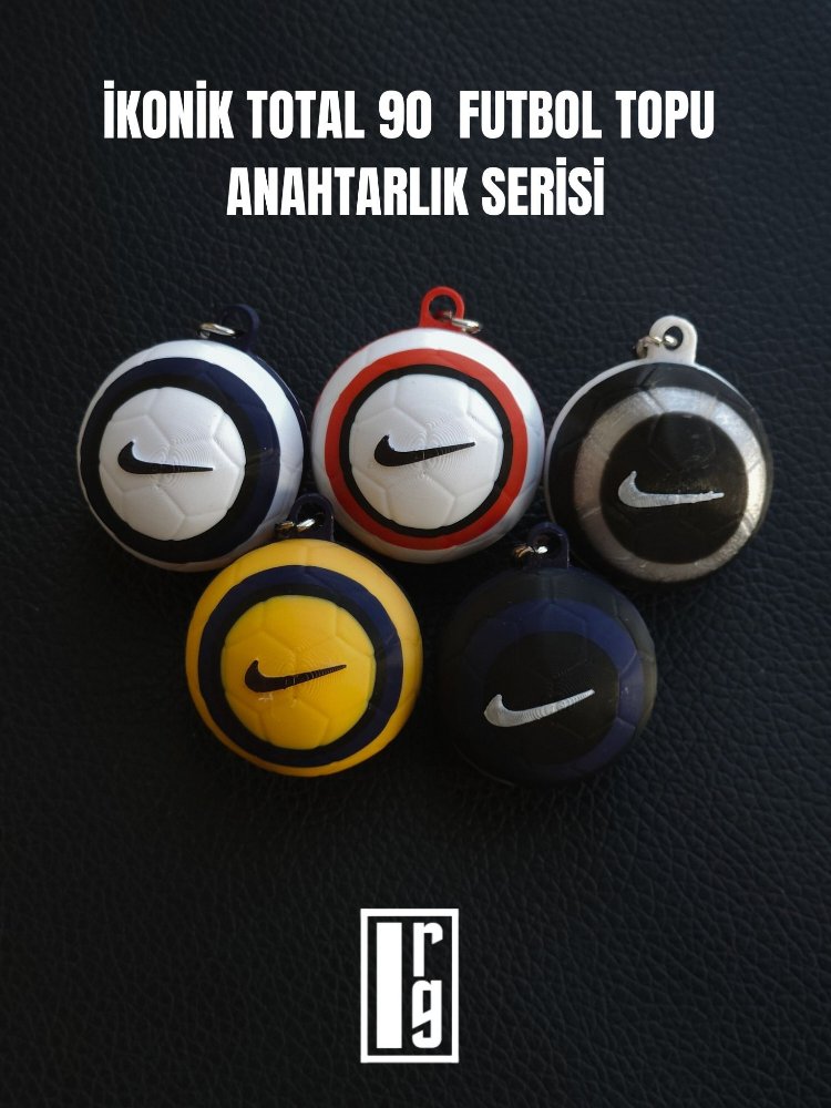 İkonik Total 90 Futbol Topu Anahtarlık