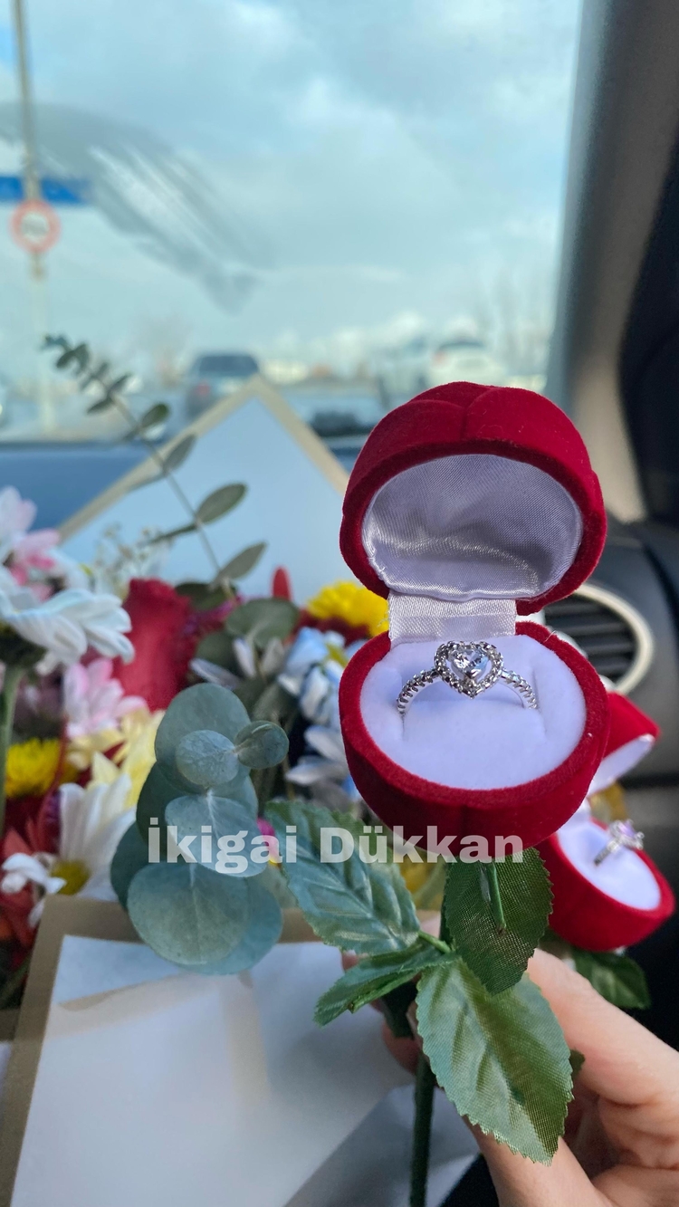Gül Kutulu Kalp Yüzük