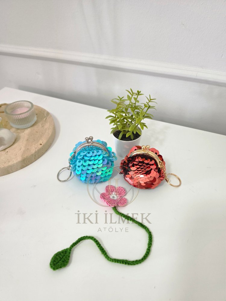 3'lü El Yapımı Hediye Seti: Işıltılı Lolipop Cüzdanlar ve Örgü Çiçek Kitap Ayracı