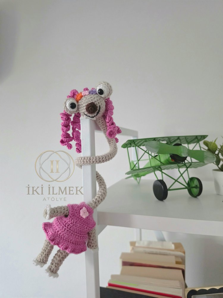 Amigurumi Brooke Araç Süsü | Telli Kıvrılabilen Dikiz Aynası ve Direksiyon Süsü