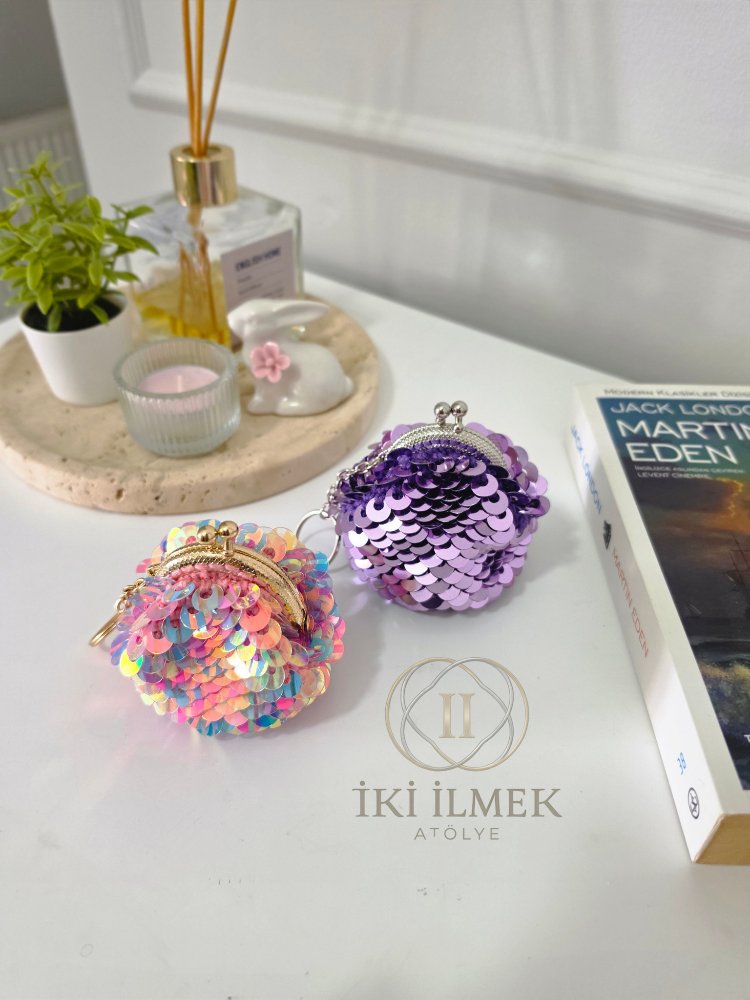 4'lü Yakın Arkadaş Hediye Seti: Mini Lolipop Cüzdan ve Çiçek Kitap Ayracı