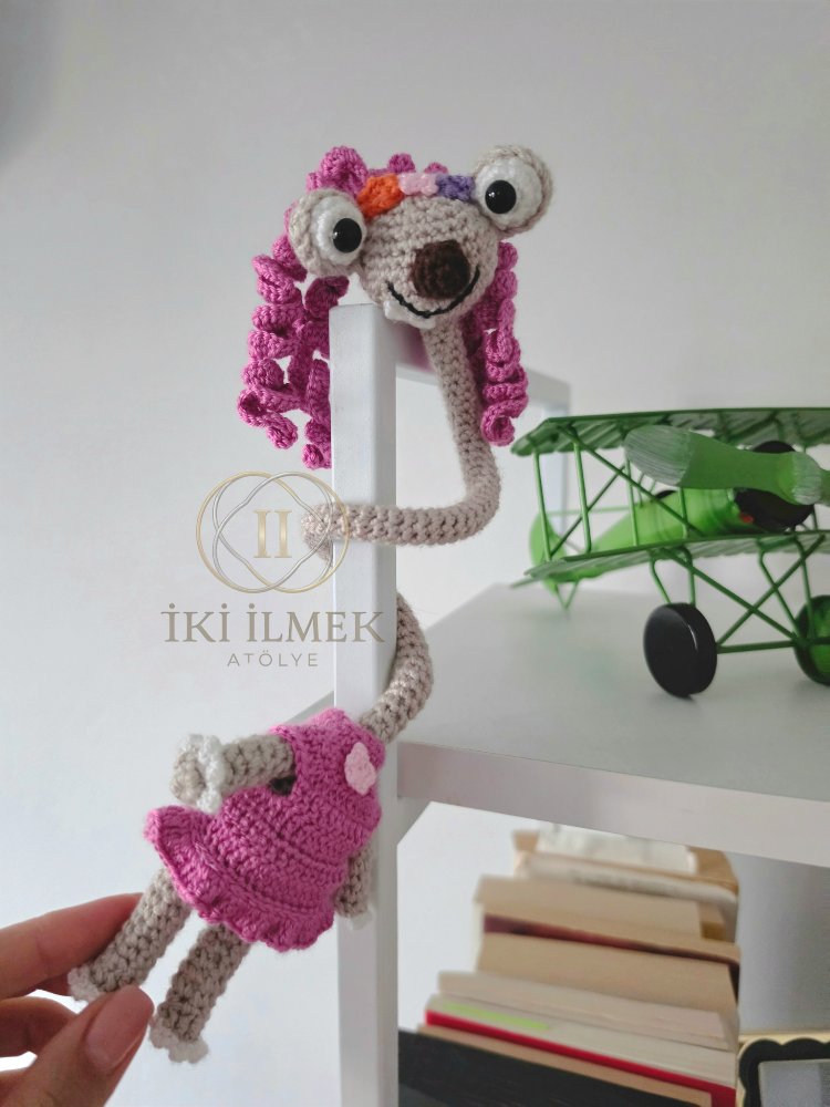Amigurumi Brooke Araç Süsü | Telli Kıvrılabilen Dikiz Aynası ve Direksiyon Süsü