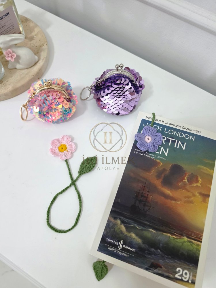 4'lü Yakın Arkadaş Hediye Seti: Mini Lolipop Cüzdan ve Çiçek Kitap Ayracı