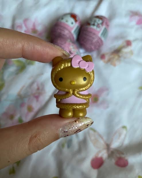 Gold Hello Kitty Mini Figürler