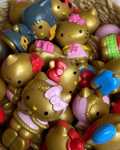 Gold Hello Kitty Mini Figürler