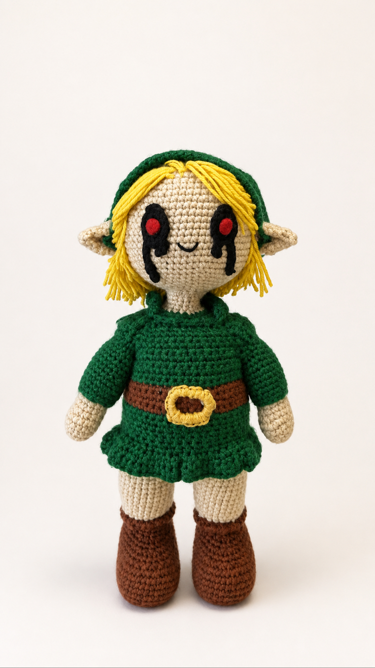 Yeşil Elf Kahraman Amigurumi – 30 cm El Örgüsü Koleksiyon Bebeği