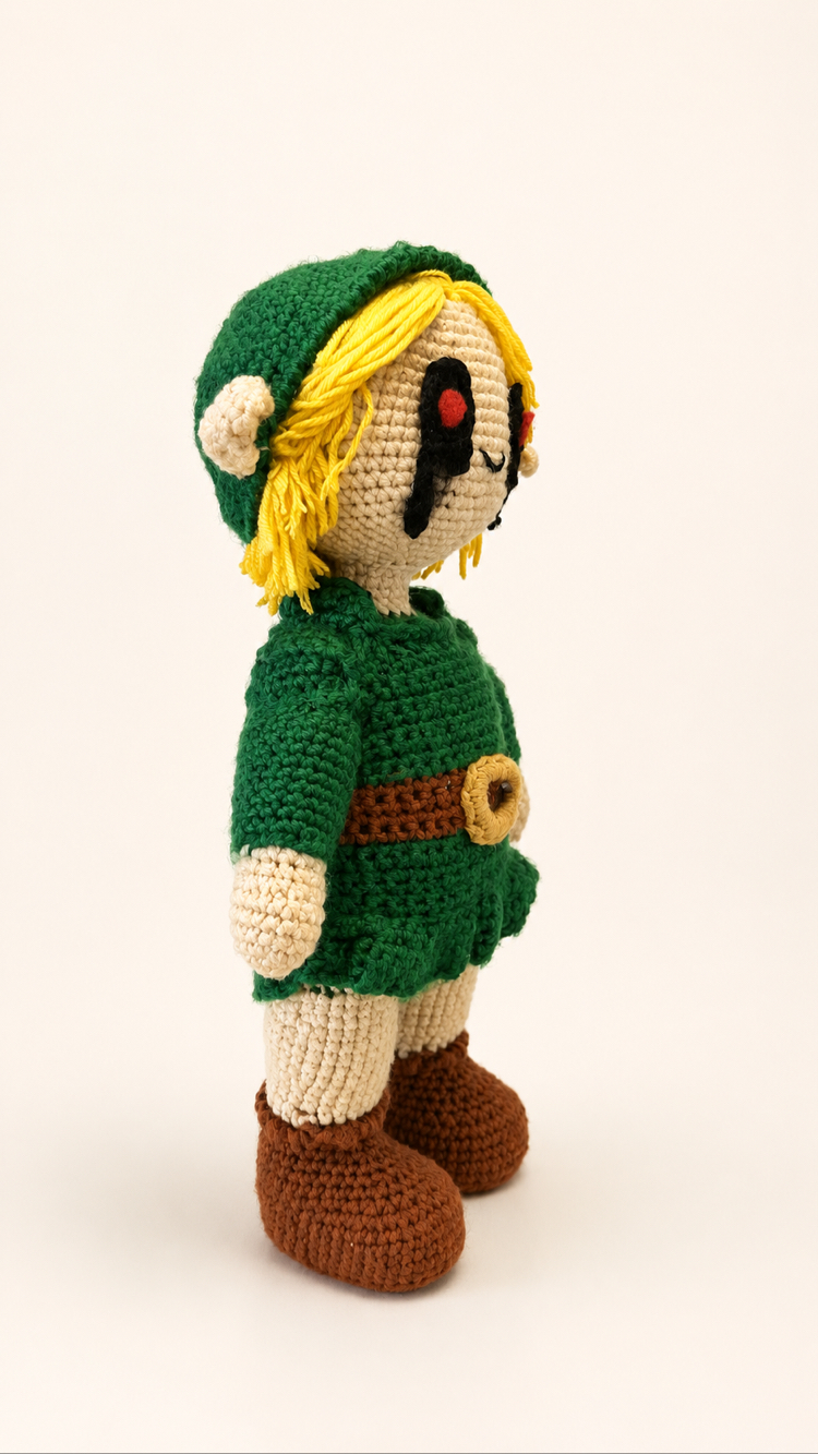 Yeşil Elf Kahraman Amigurumi – 30 cm El Örgüsü Koleksiyon Bebeği