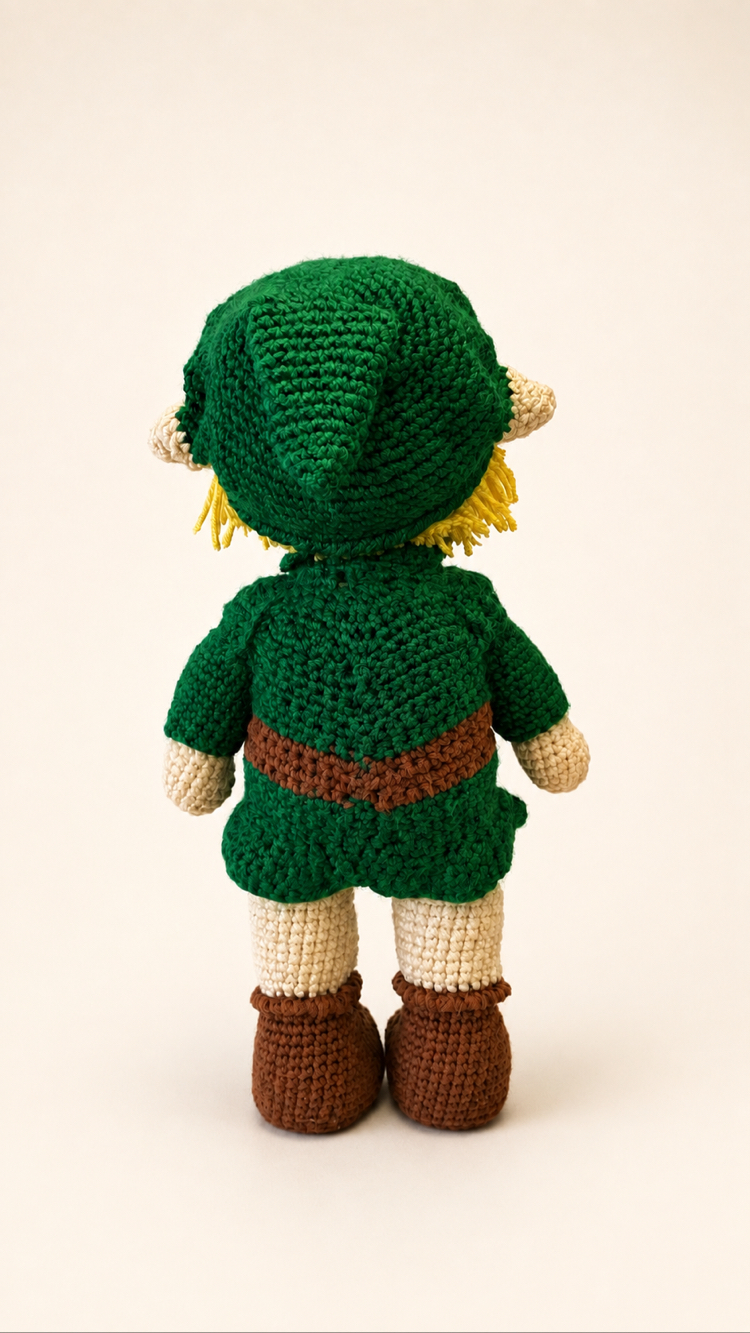 Yeşil Elf Kahraman Amigurumi – 30 cm El Örgüsü Koleksiyon Bebeği