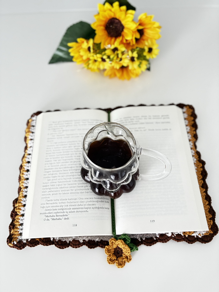 Ayçiçekli kitap kılıfı