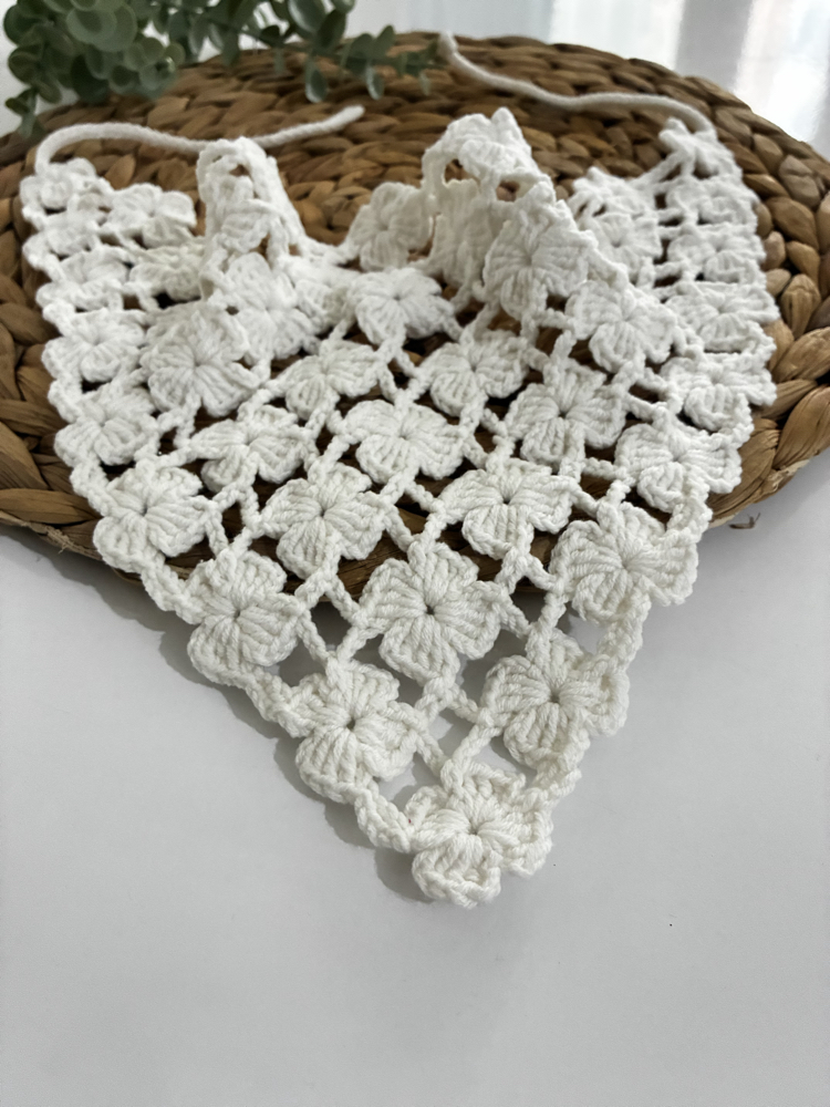 Beyaz çiçekli bandana 