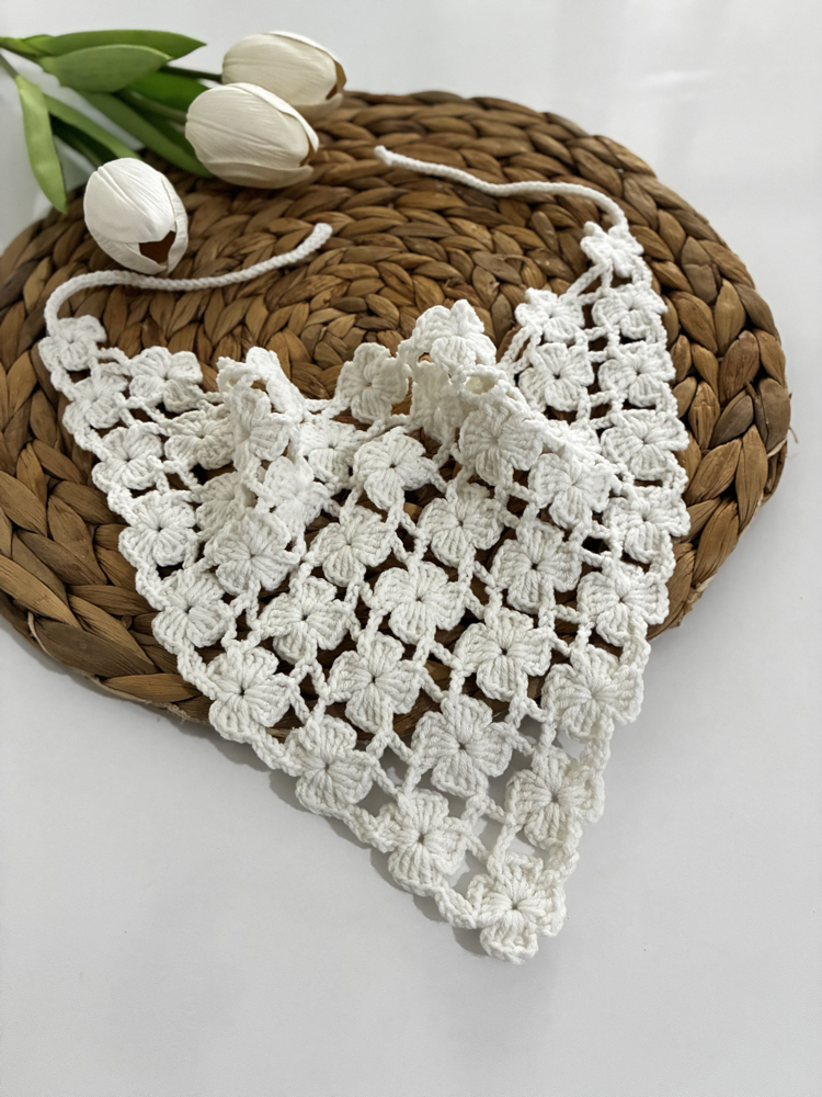 Beyaz çiçekli bandana 