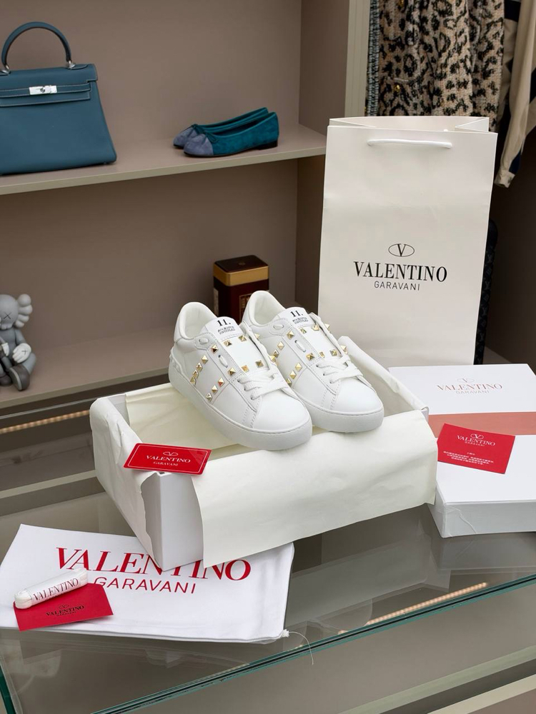 Valentino Rockstud Sneaker