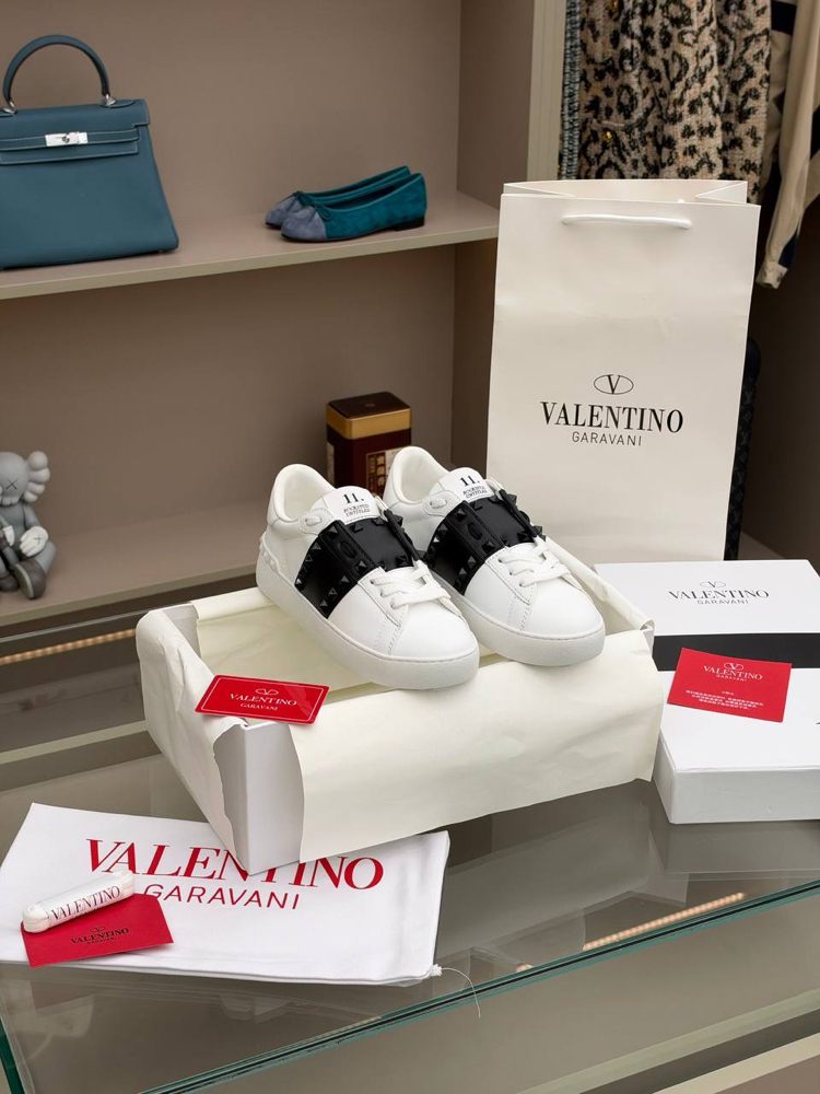 Valentino Rockstud Sneaker