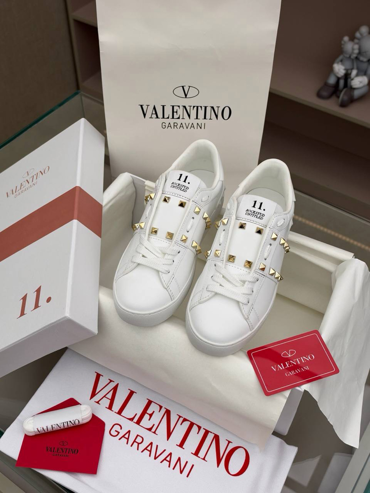 Valentino Rockstud Sneaker