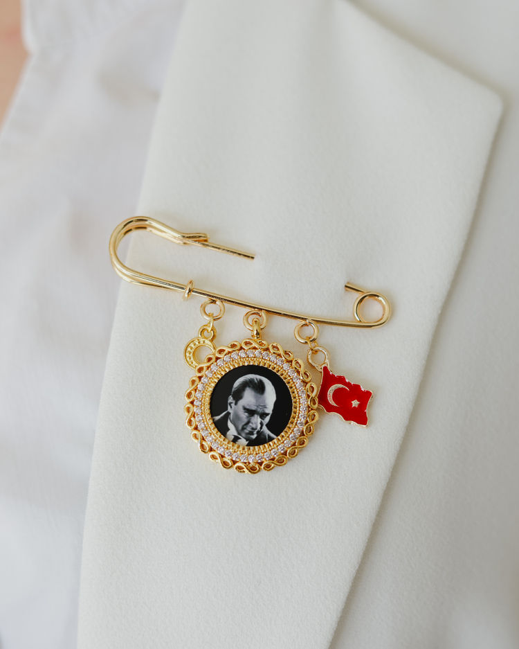 Atatürk Portreli Yaka Broşu-1