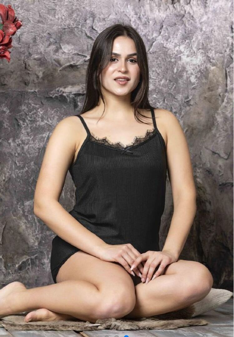 Dantel Detaylı İp Askılı Şortlu Pijama Takımı