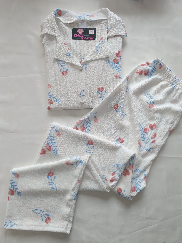 Çiçek Desenli Pijama Takımı