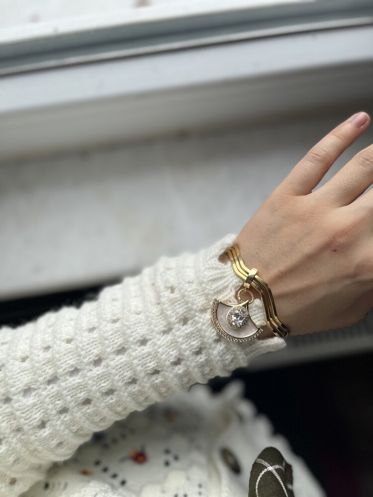 Ajda charm