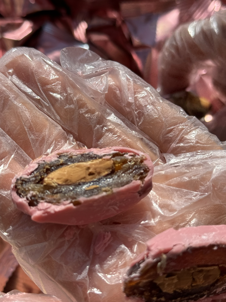 1 kg Bademli Çilekli Çikolatalı Hurma