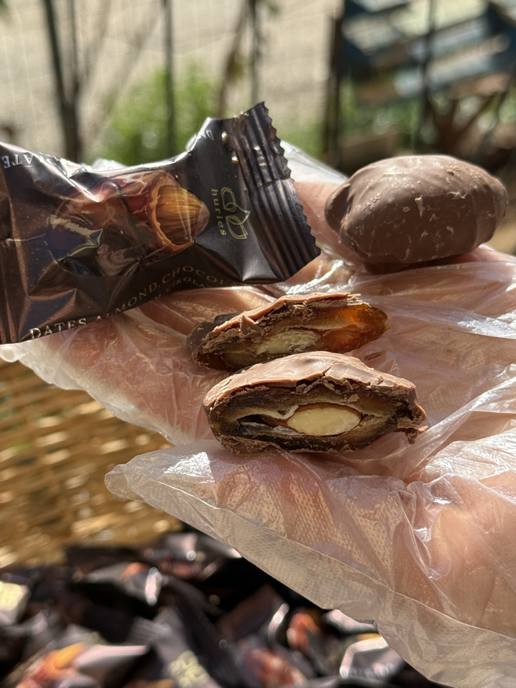 1 kg Bademli Sütlü Çikolata Kaplı Hurma