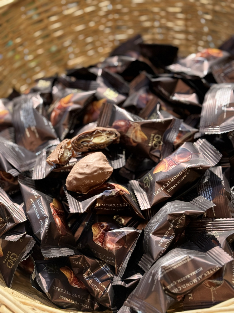 500 Gr Bademli Sütlü Çikolatalı Hurma 