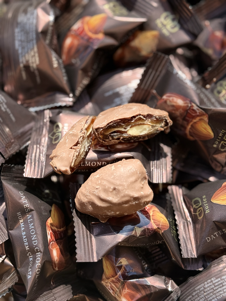 500 Gr Bademli Sütlü Çikolatalı Hurma 