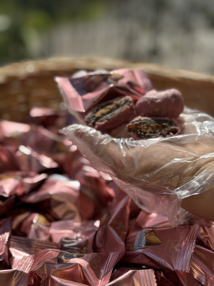 1 kg Bademli Çilekli Çikolatalı Hurma