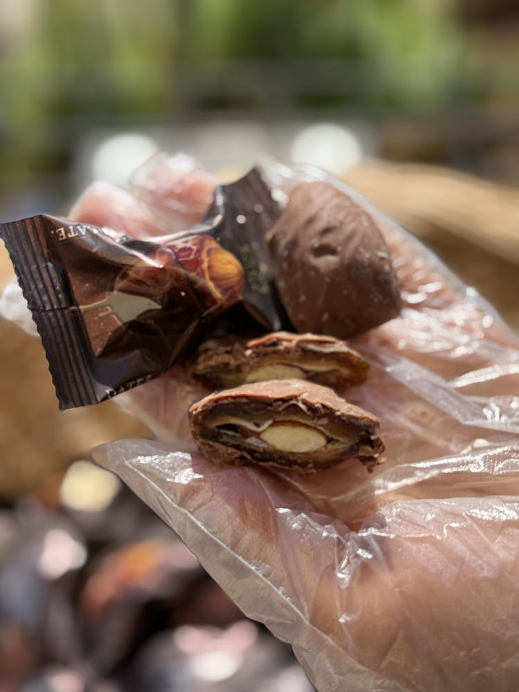 1 kg Bademli Sütlü Çikolata Kaplı Hurma
