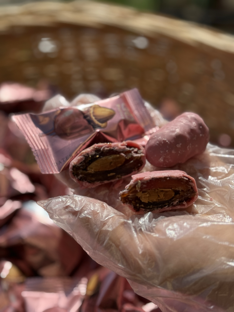 500 Gr Bademli  Çilekli Çikolatalı Hurma
