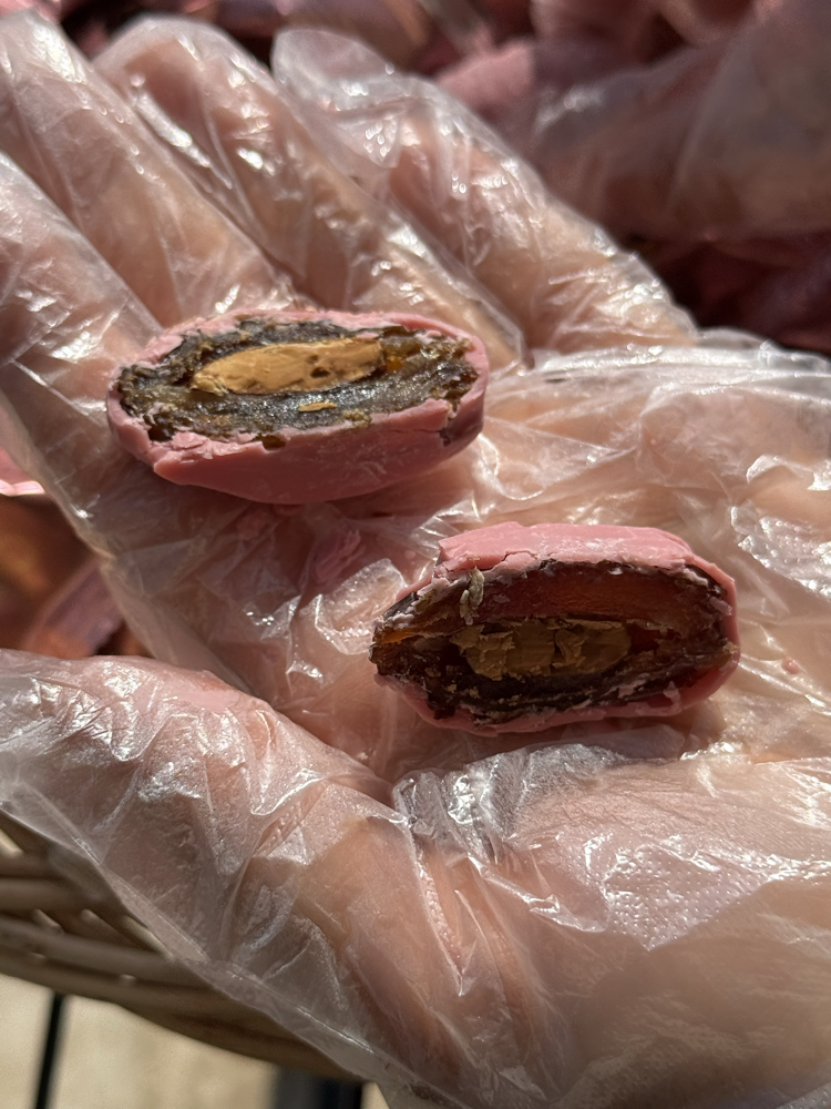 1 kg Bademli Çilekli Çikolatalı Hurma