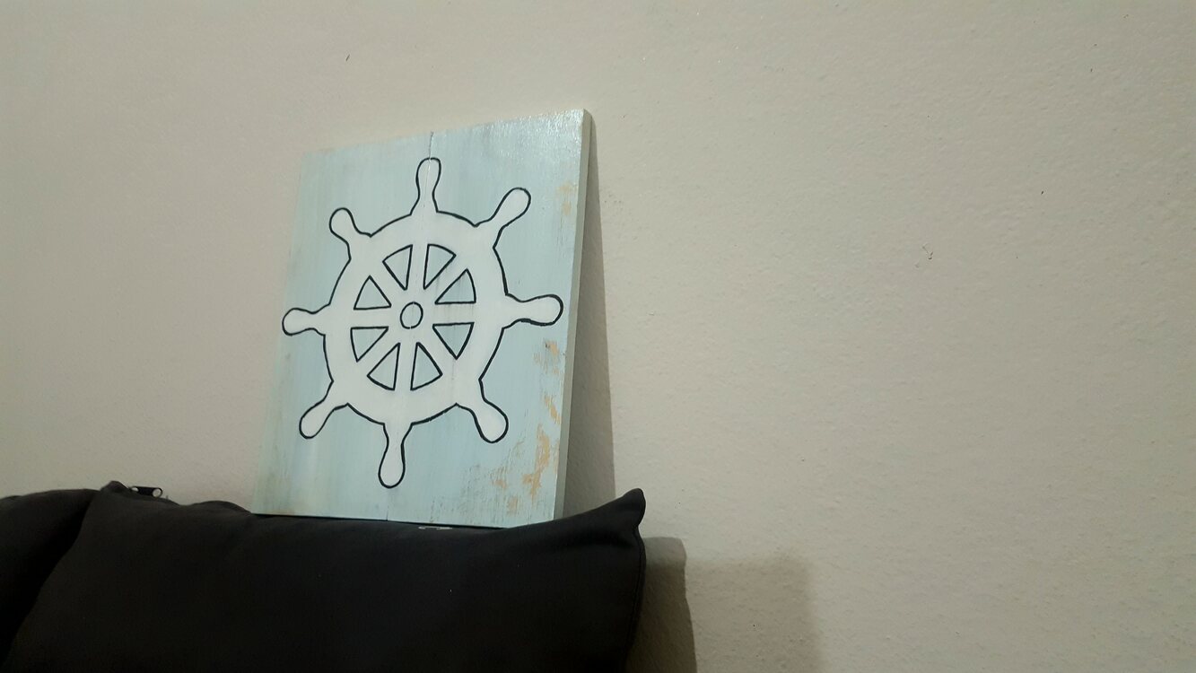 El Yapımı Masif Ahşap Duvar Süsü - 35x30 cm