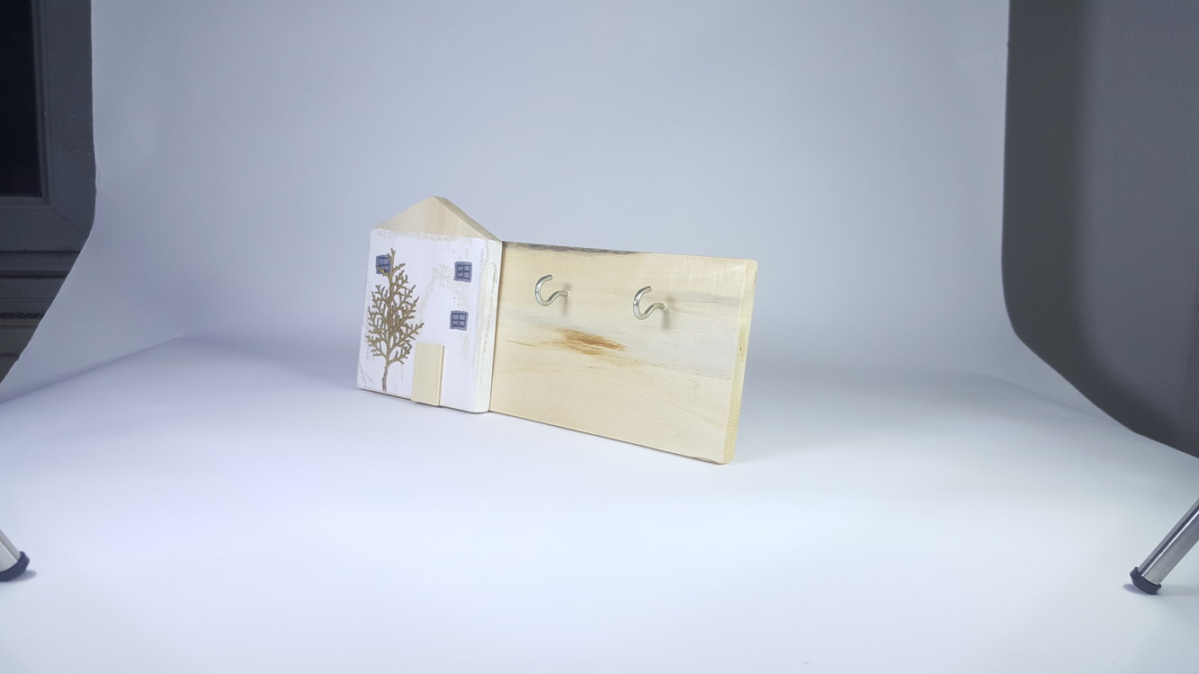 2 çengelli anahtarlık. 30x14x3 cm.