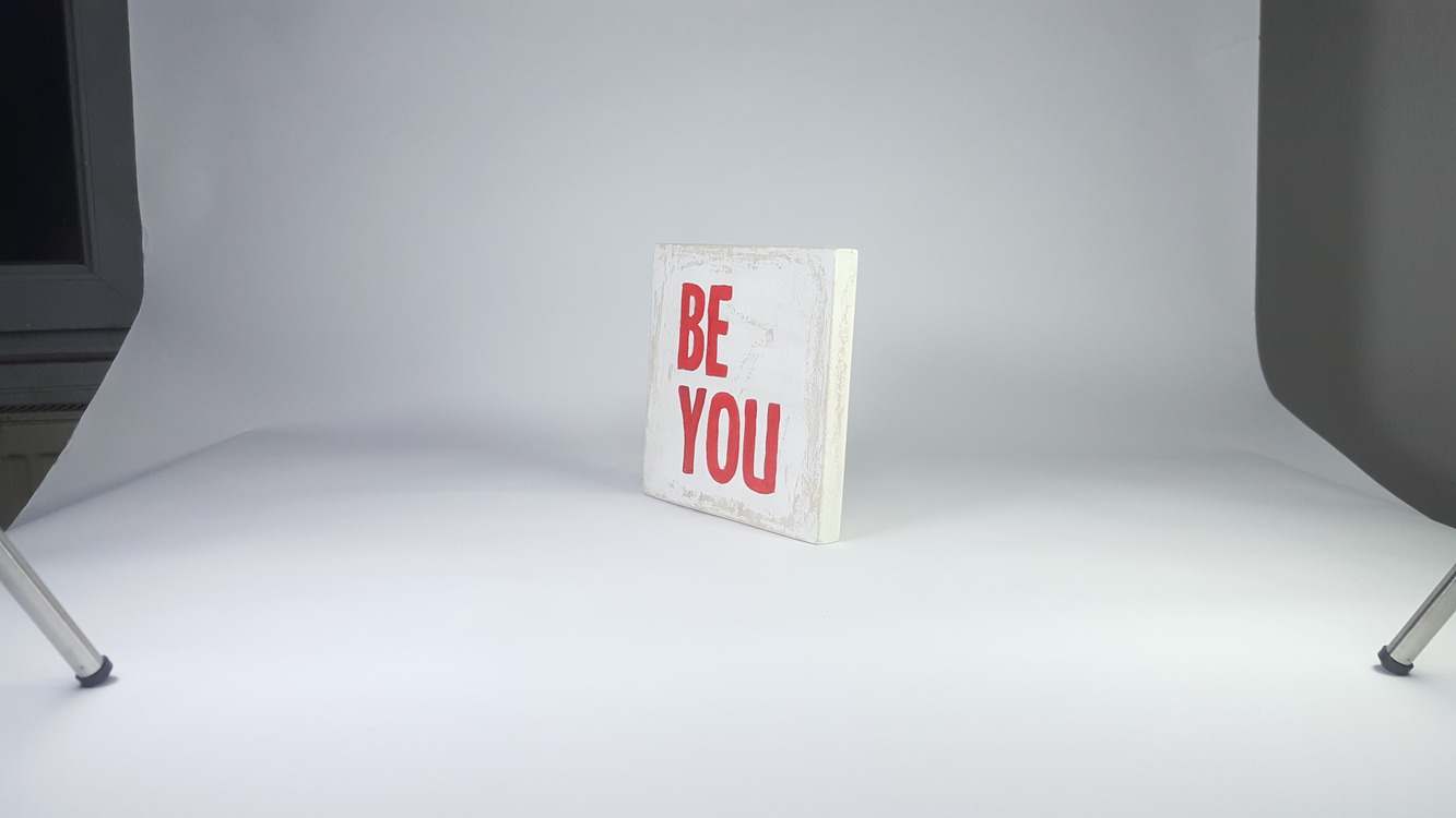 Be You... El Yapımı Masif Ahşap Duvar Süsü - 15x15 cm