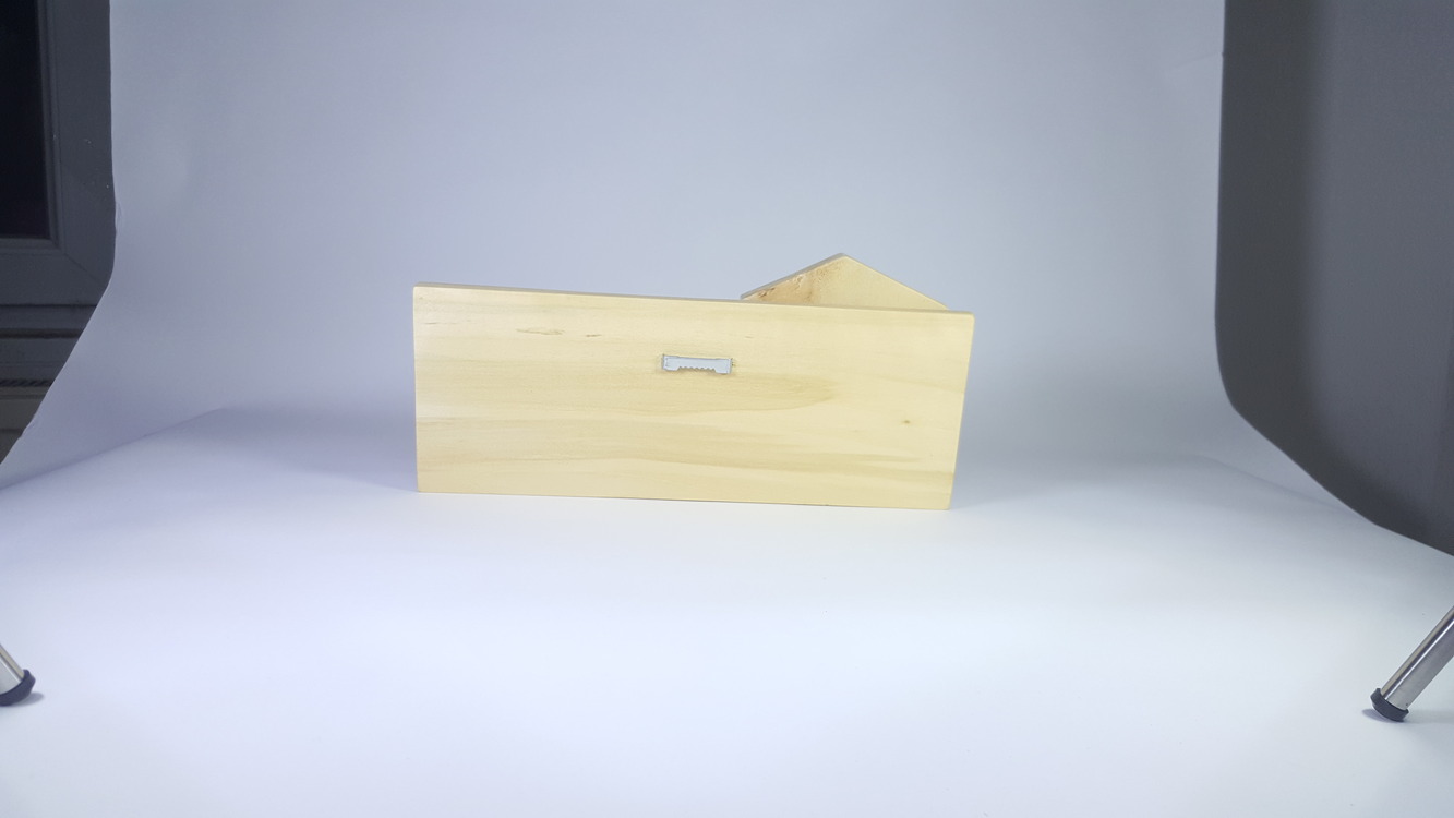 2 çengelli anahtarlık. 30x14x3 cm.