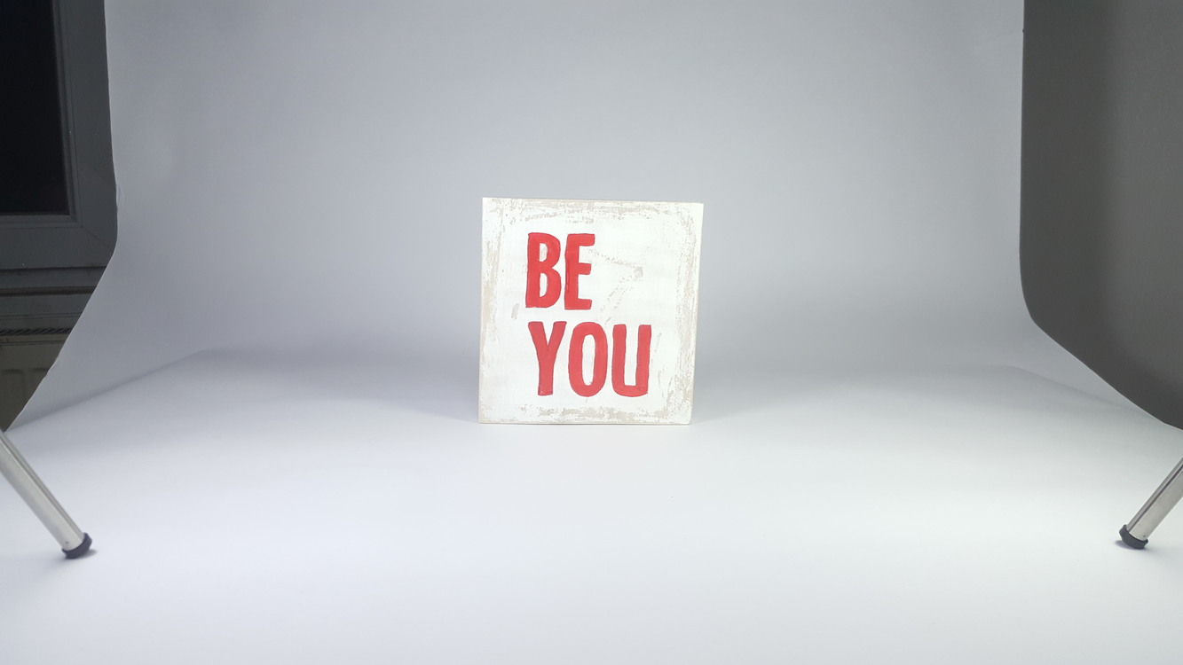 Be You... El Yapımı Masif Ahşap Duvar Süsü - 15x15 cm