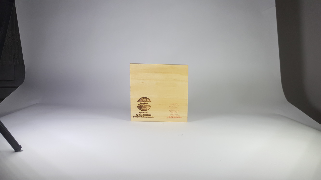 El Yapımı Masif Ahşap Duvar Süsü - 15x15 cm