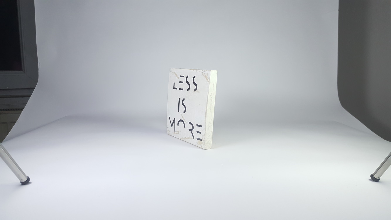 Less is More..El Yapımı Masif Ahşap Duvar Süsü - 15x15 cm