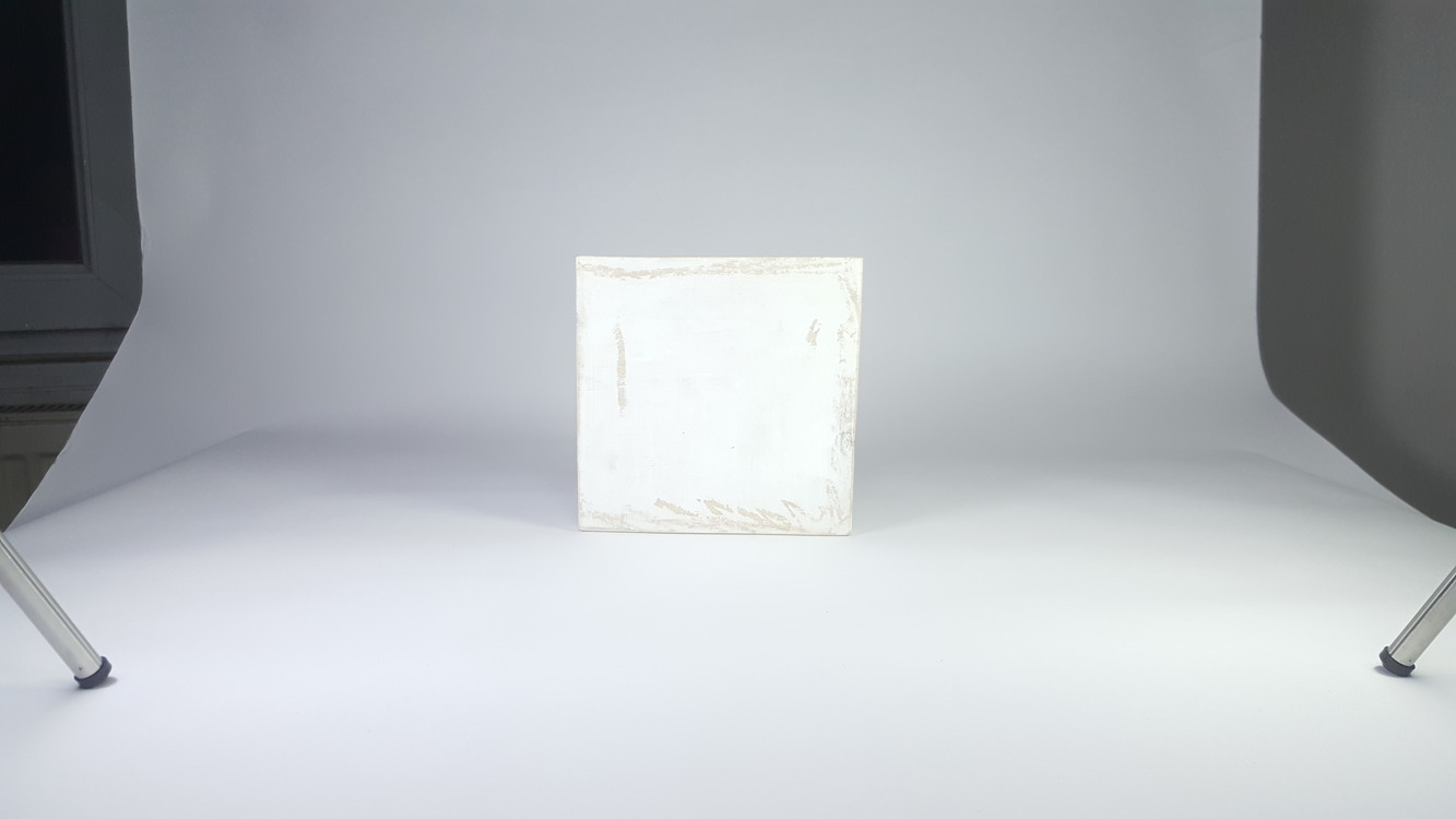 Less is More..El Yapımı Masif Ahşap Duvar Süsü - 15x15 cm