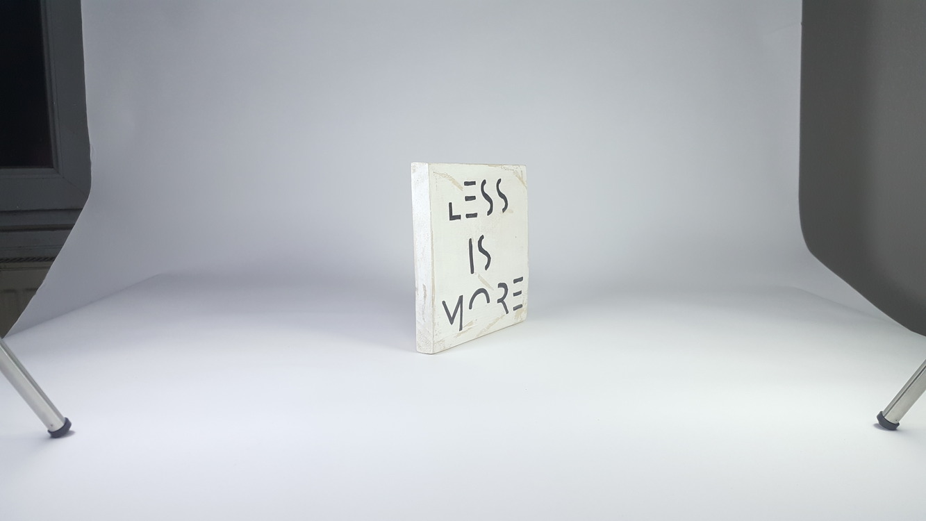 Less is More..El Yapımı Masif Ahşap Duvar Süsü - 15x15 cm