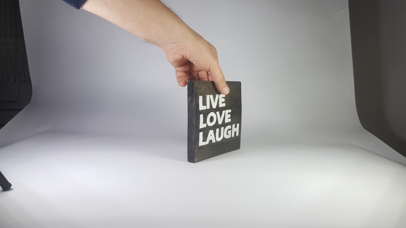 El Yapımı Masif Ahşap Duvar Süsü - 15x15 cm (Live-Love_Laugh)