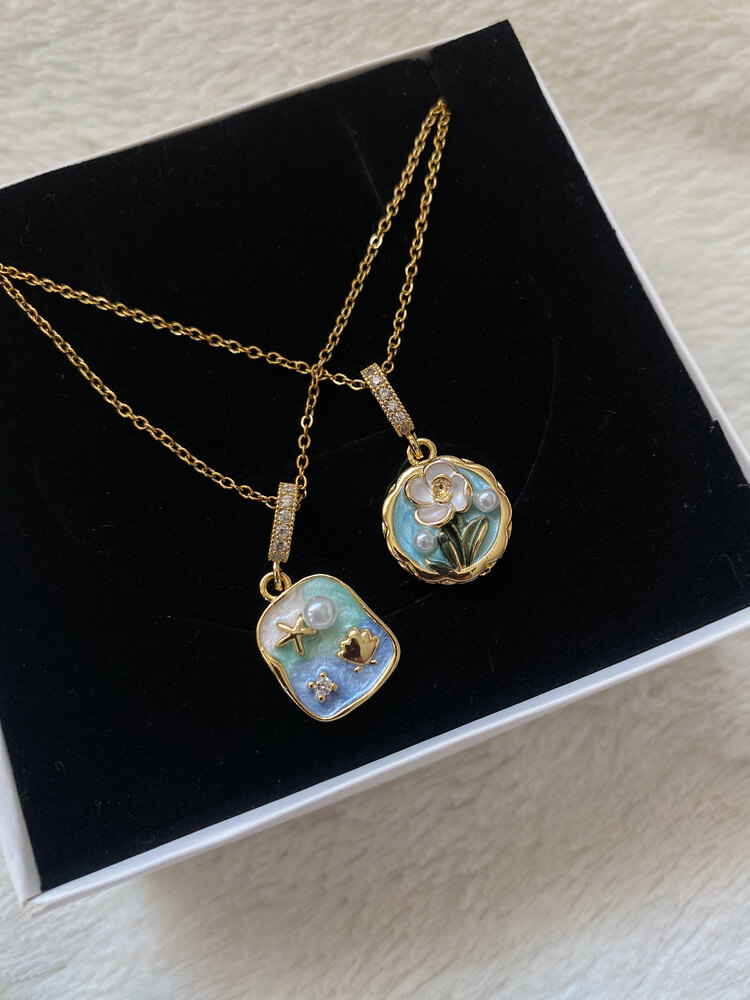 Vintage Charm Model Kare Çerçeve Çelik Kolye