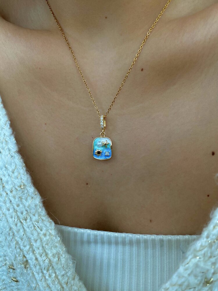 Vintage Charm Model Kare Çerçeve Çelik Kolye
