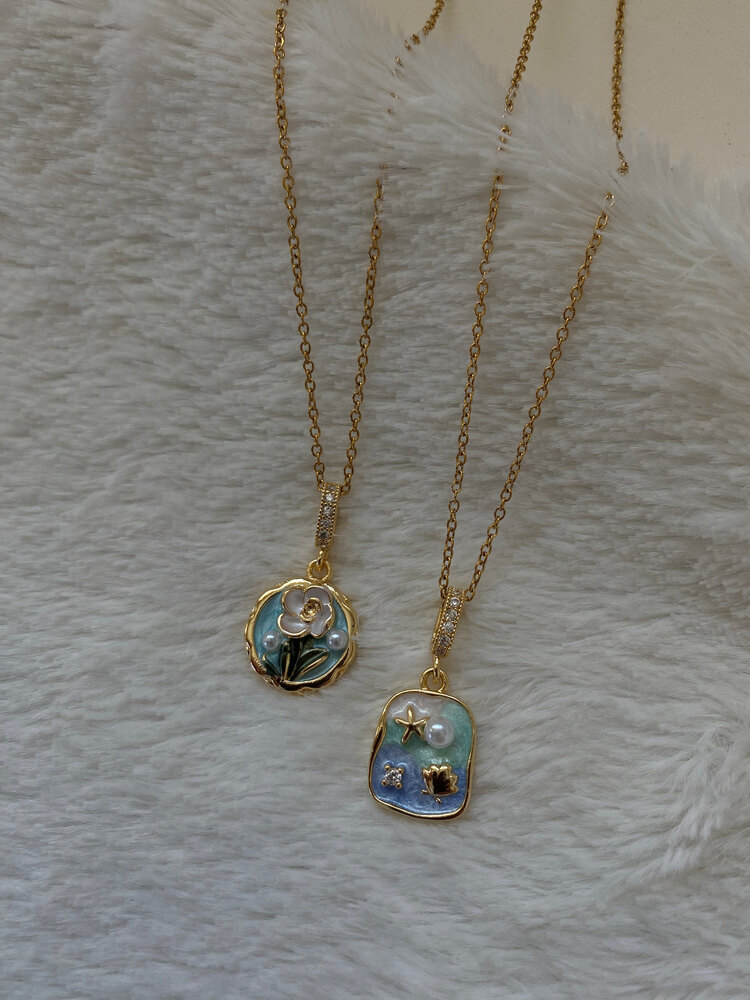 Vintage Charm Model Kare Çerçeve Çelik Kolye