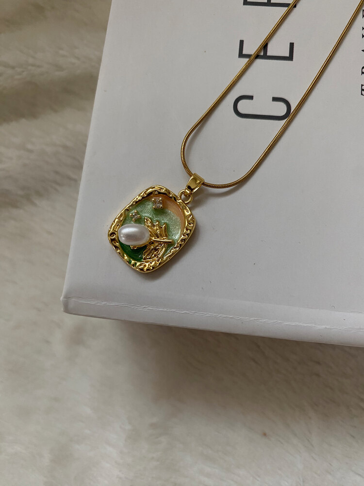 Pearl Vintage İnci Çiçekli Kare Çerçeve Çelik Kolye