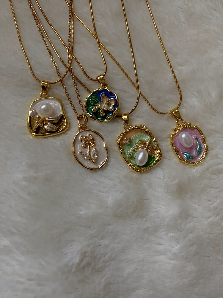 Pearl Vintage İnci Çiçekli Çerçeve Çelik Kolye