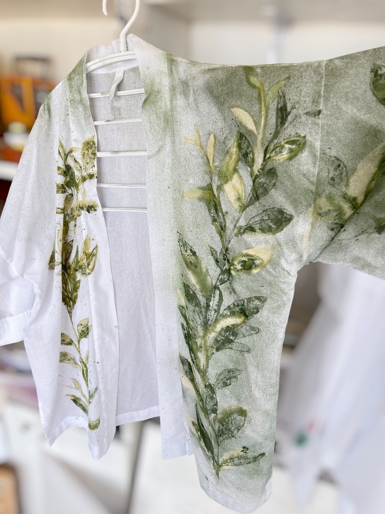Kimono, hand-painted • green leaves